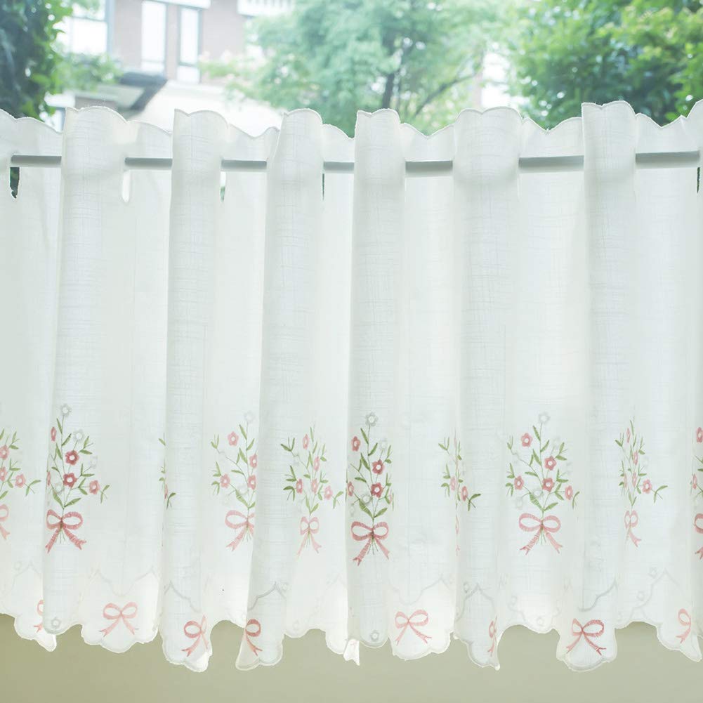 Cortina pequeña bordada con acabados artesanales para decoración delicada de ventanas