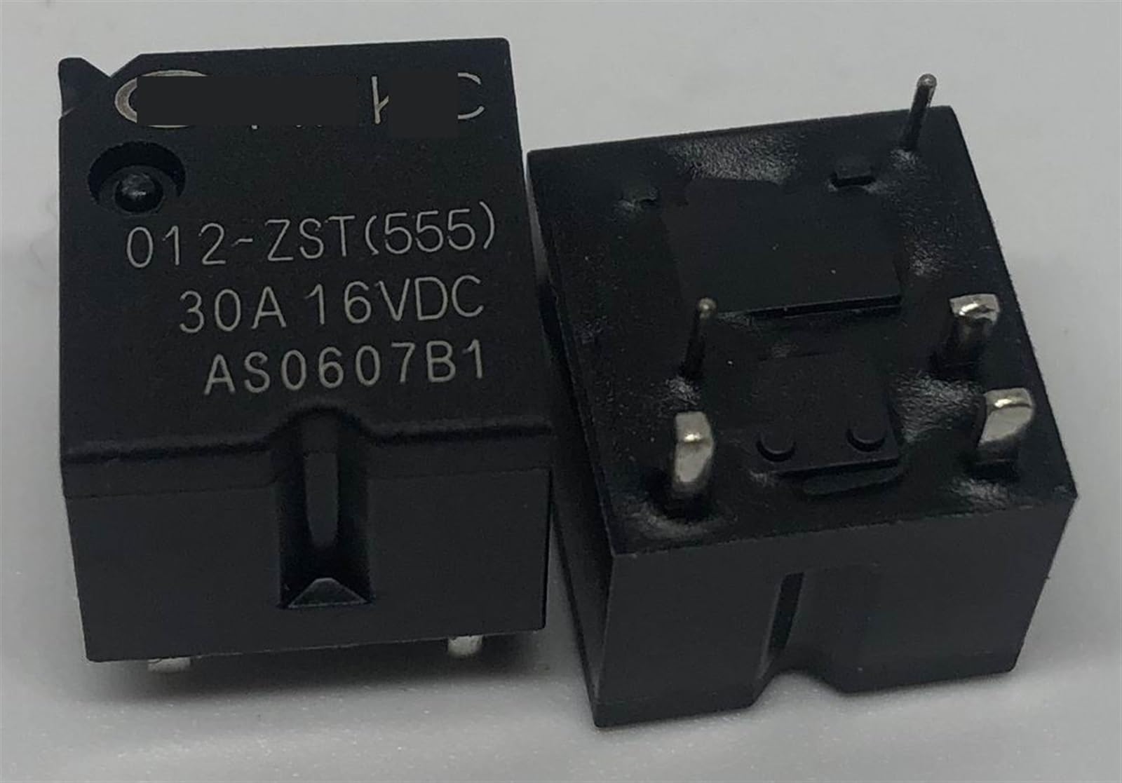 Relais HFKC 012-ZST 12V 5 broches pour réparer panne électrique auto