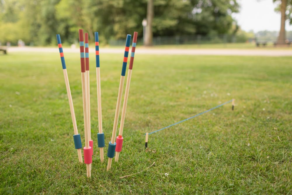 Javelin Throw – Jeu d'extérieur avec 6 javelots en Bois (60 cm) + Marqueurs Départ et Arrivée – Jeu Actif pour Enfants et familles – Développe la motricité Globale et la Force Musculaire