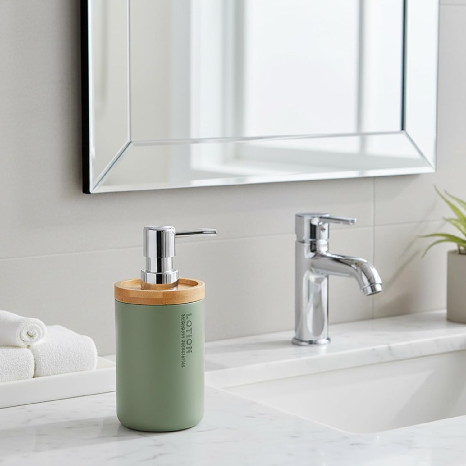 Chic Matte Green Soap Dispenser with Natural Bamboo Accent - Polyresin Hand Wash Pump, Versatile Bathroom Accessory