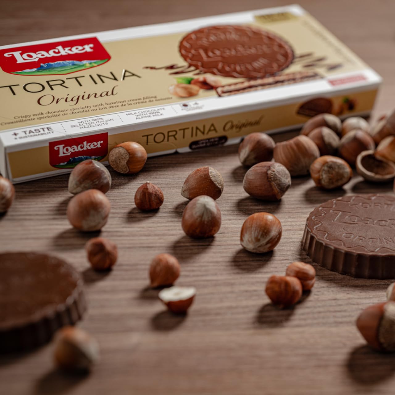 Loacker Tortina Original - Individually Wrapped Premium Milk Chocolate Enrobed Crispy Wafer Tartlets with Hazelnut Cream Filling - Pack of 12