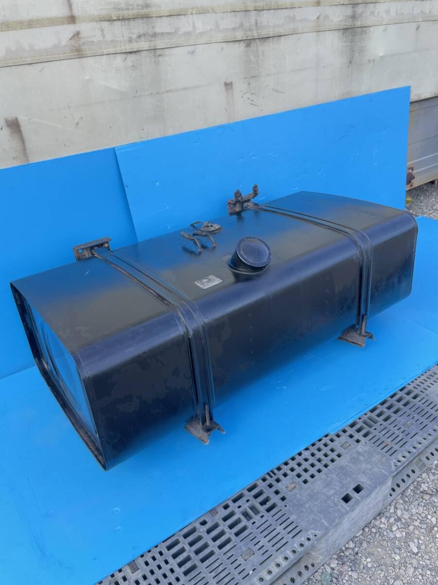 燃料タンク300L (日野) 燃料タンク300L (日野) - メルカリ