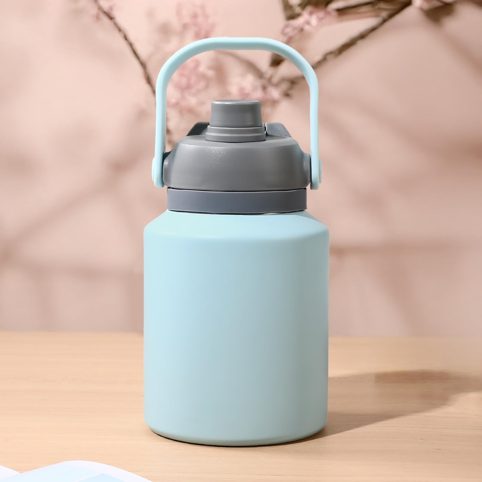 Reiseflasche mit Tragegriff, isolierter Wasserkrug, 1 Gallonen Edelstahl-Wasserflasche mit Strohhalm, Camping-Wasserkrug mit auslaufsicherem Deckel, in Schwarz Blau