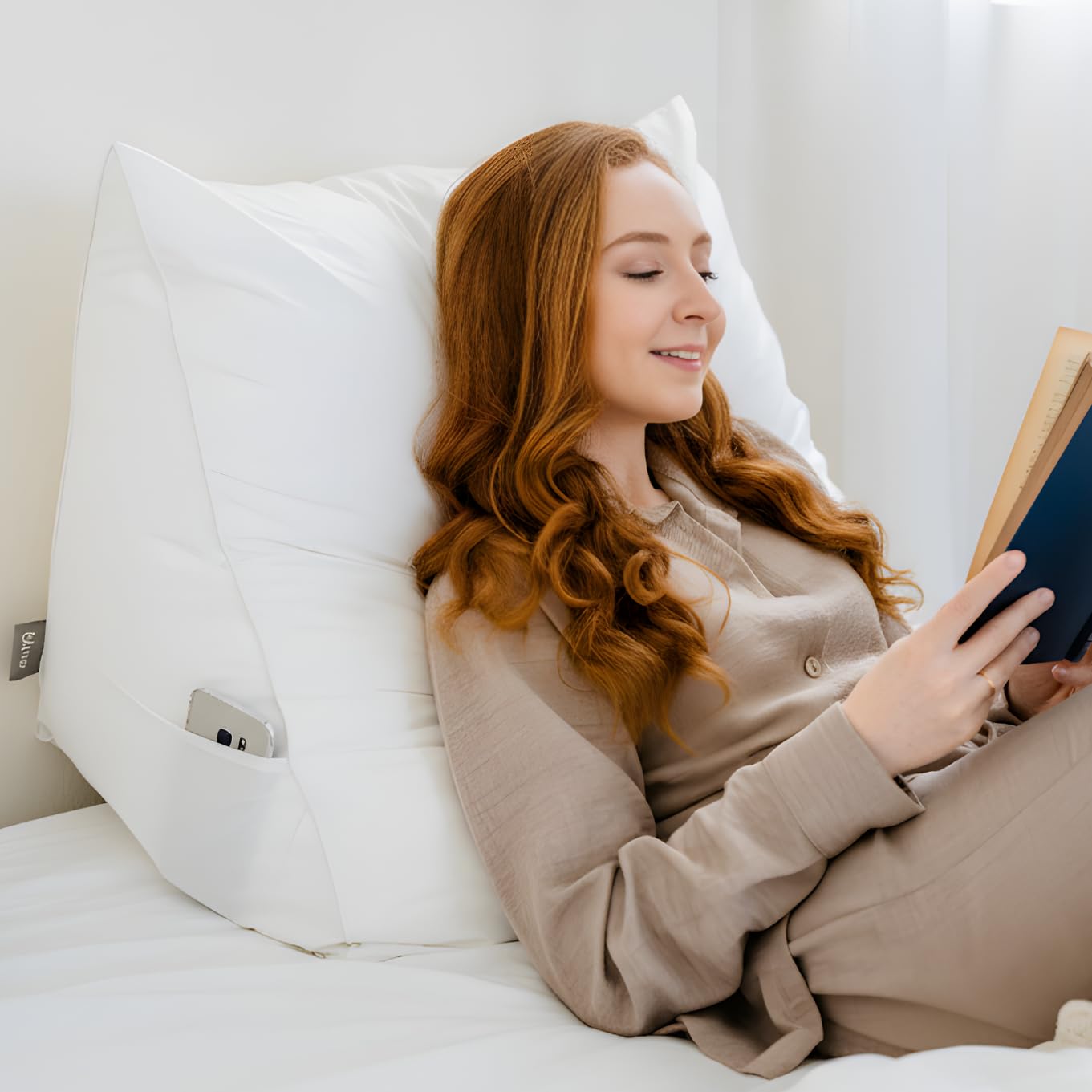 Bline Coussin de Lecture Blanc, Coussin Dossier Ergonomique en Mousse a Memoire de Forme pour Lire au Lit ou sur Le Canape, Housse Coton Lavable, Pochette Livre