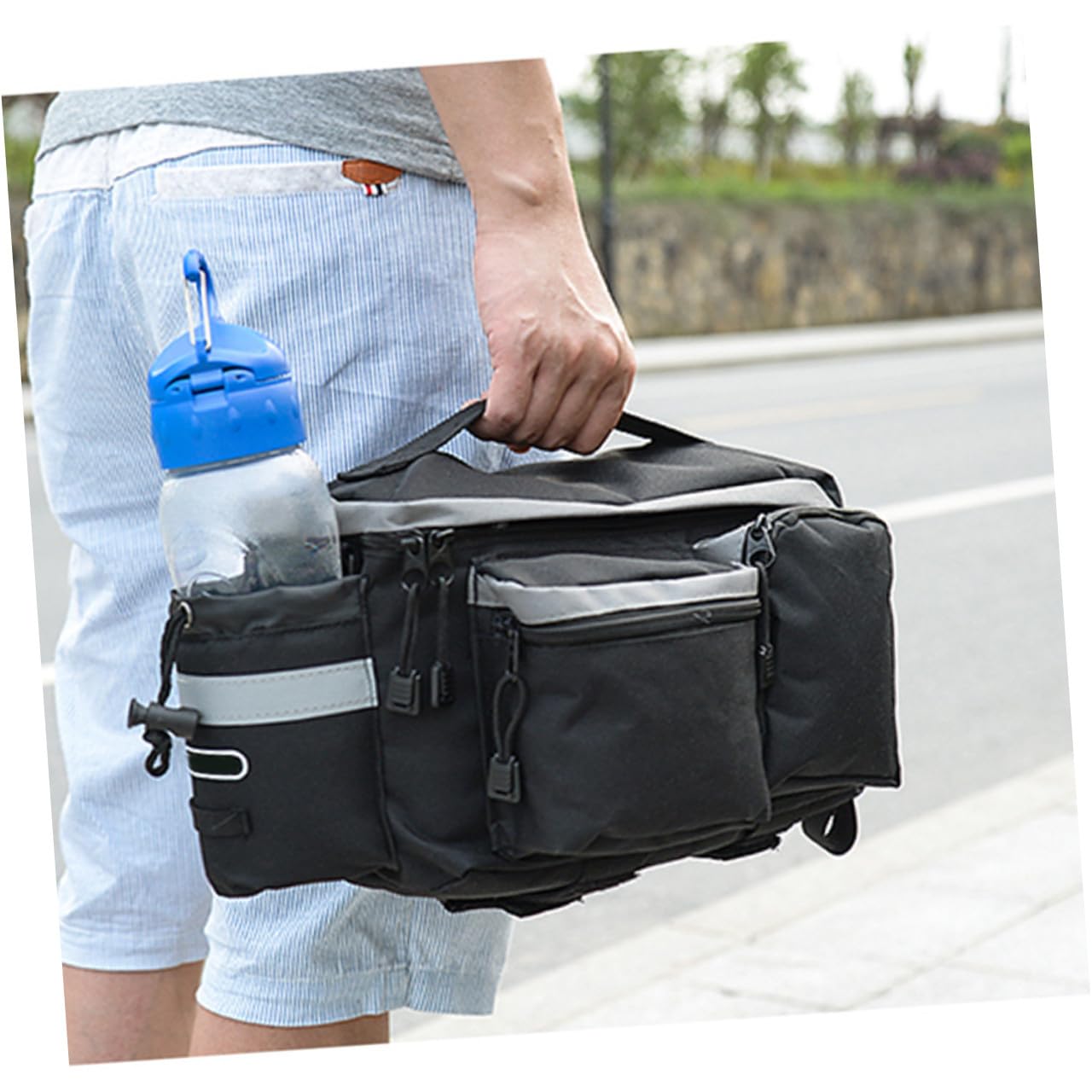 VICASKY Borsa Posteriore per Bici in Poliestere Nero, Grande Capienza | Scomparto Principale, 3 Tasche Laterali e Tasca Porta Borraccia, Tracolla Regolabile, Resistente alle Intemperie