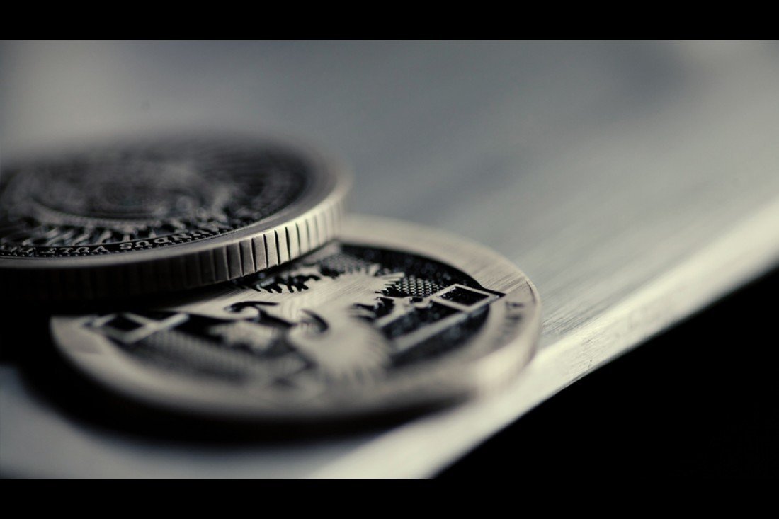 Buy Ellusionist Artifact Coin R2 (Silver) Full Dollar for Real Coin Magic  Trick Online at Low Prices in India - Amazon.in