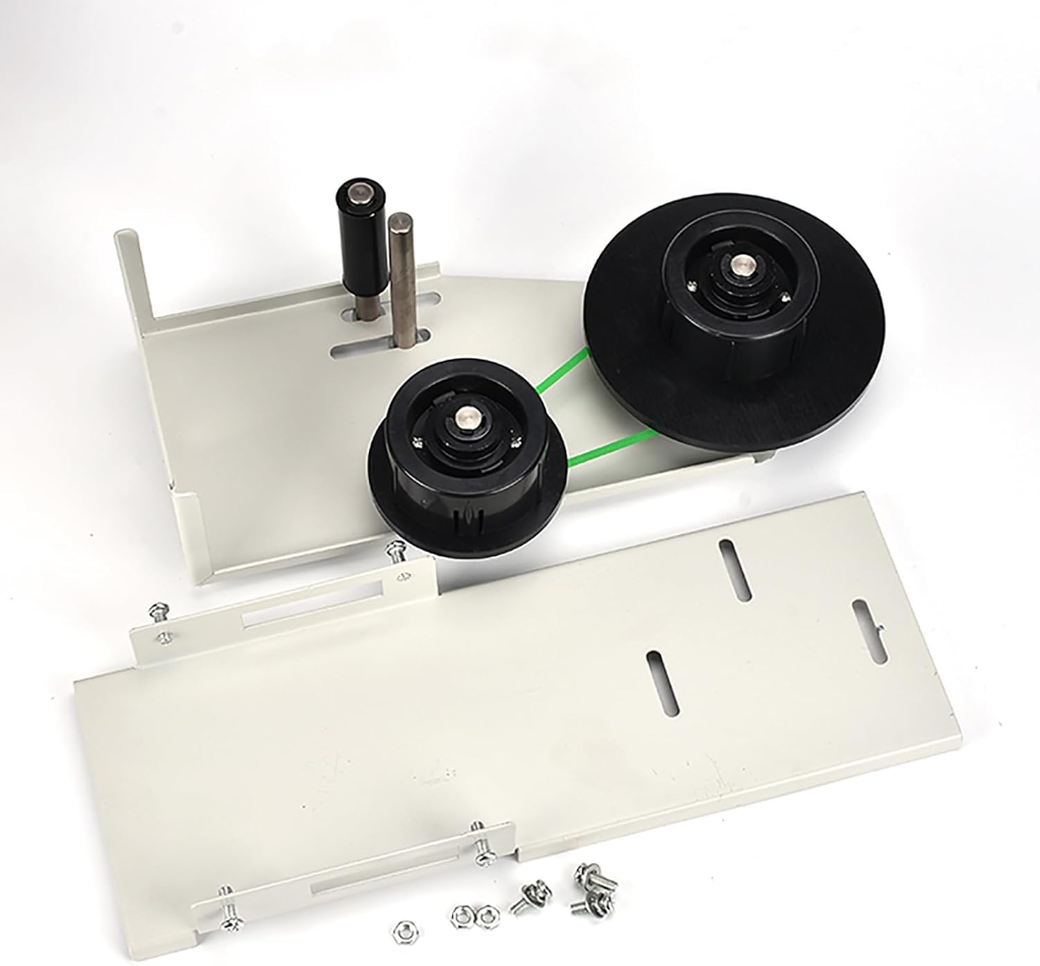 Staffa per dispenser automatico di nastro adesivo con sistema di spelatura e riciclo efficiente per un flusso di lavoro ottimale.