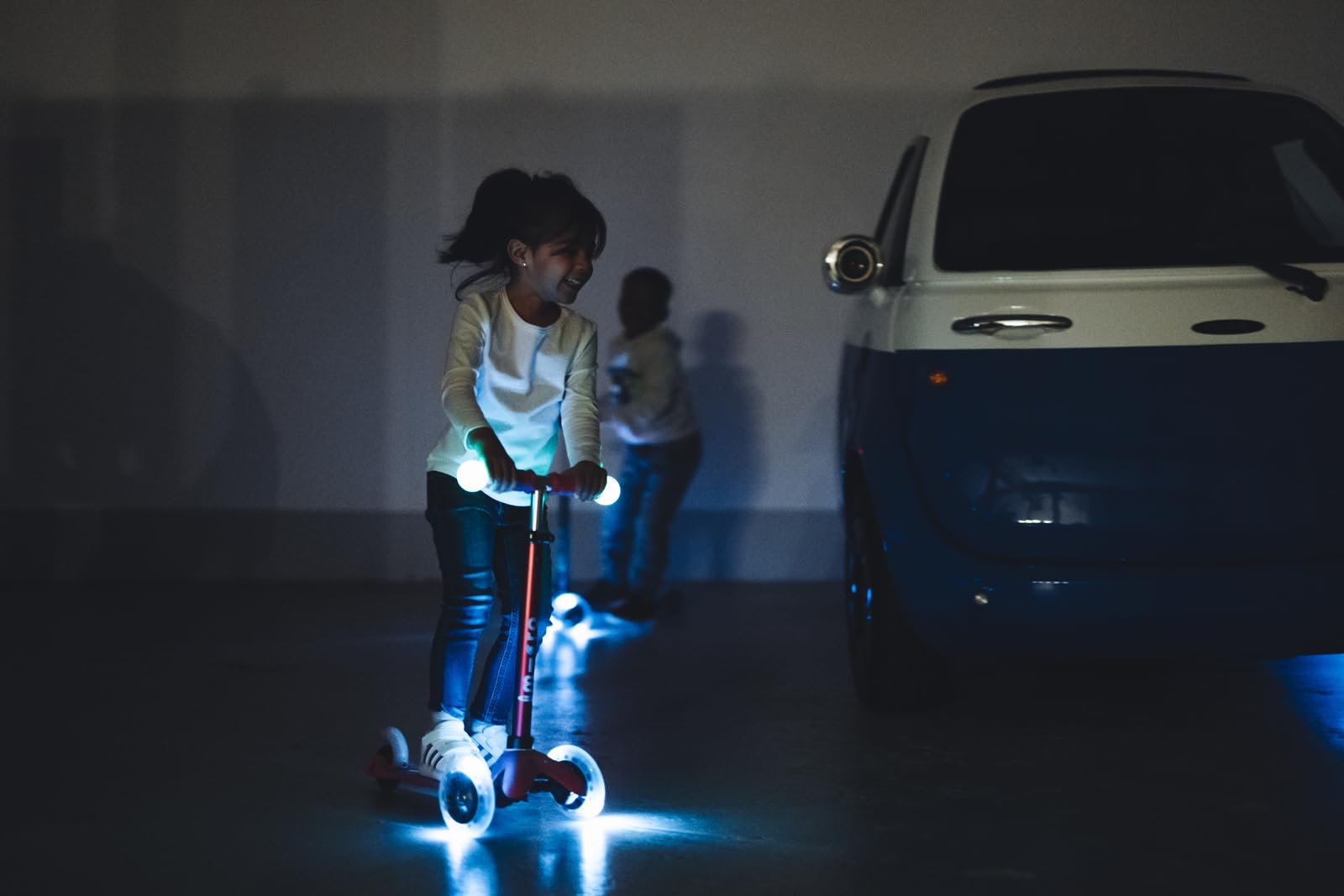 micro™ Mini micro Deluxe Magic 3in1 | Höhenverstellbar & Mitwachsend | Das ORIGINAL | Kinderroller ab 1 Jahr | Inklusive LED Rollen, Griff & Sitz | Jungs & Mädchen 1-6 Jahre