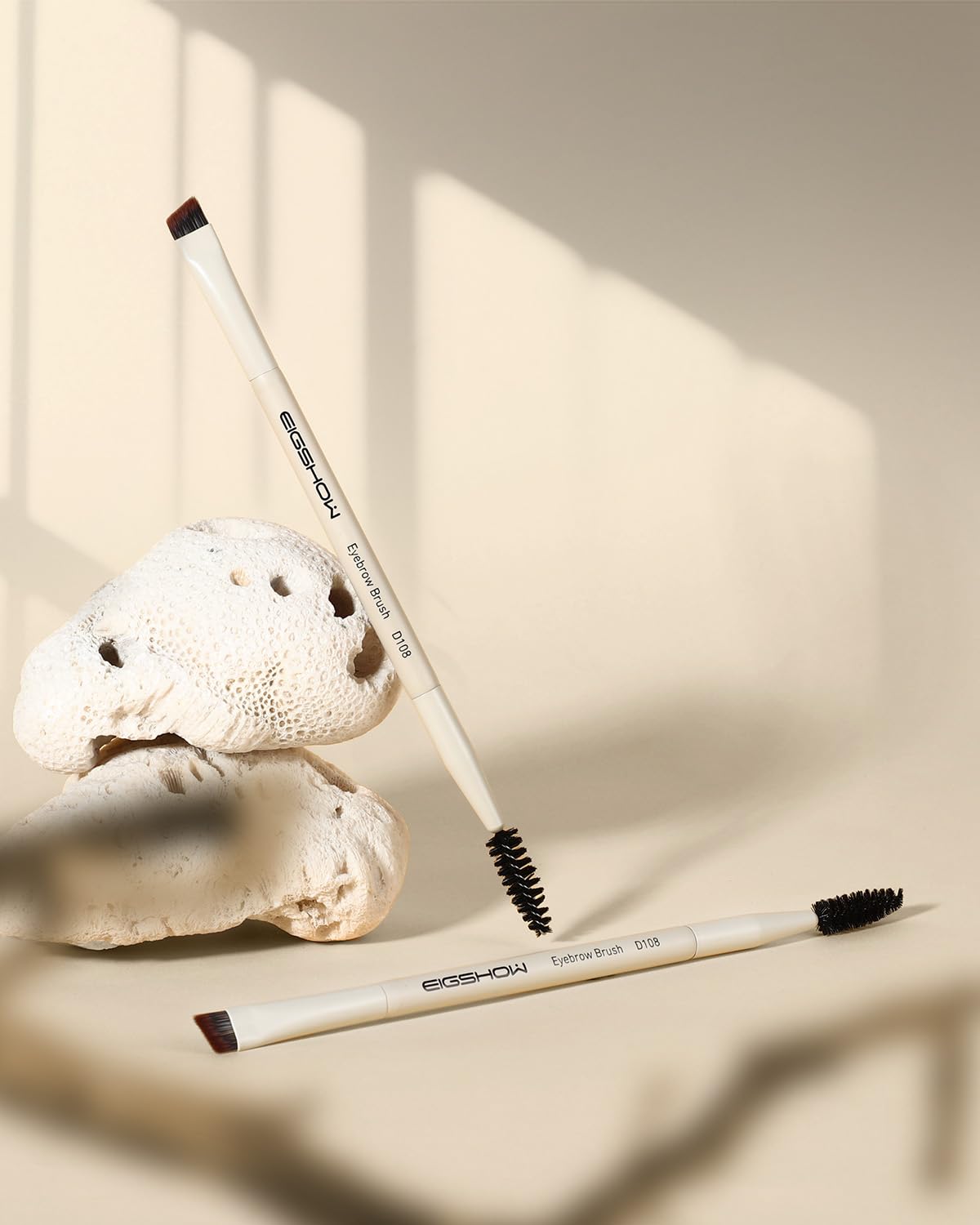EIGSHOW Brosse À Sourcils,Pinceau À Sourcils Biseauté Double Extrémité Pour Définition Des Sourcils Et Eye-Liner,Brosse Vis Convient Pour Sourcils Et Cils (D108)