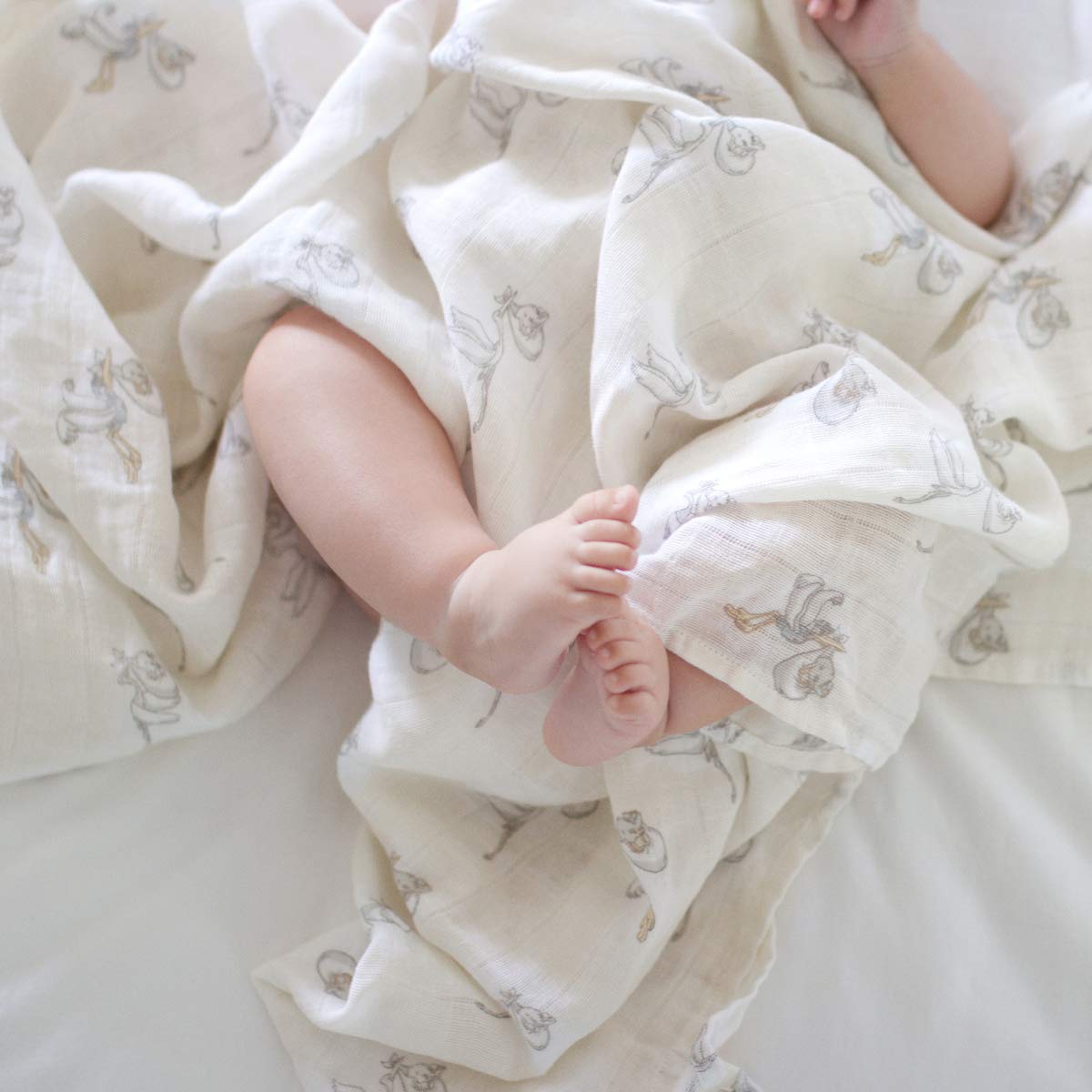 aden + anais Manta de Muselina 100% algodón para Envolver y Recibir para bebés, niñas y niños, 120 x 120 cm, Ideal para recién Nacidos y bebés, Ducha, Paquete de 3, Disney