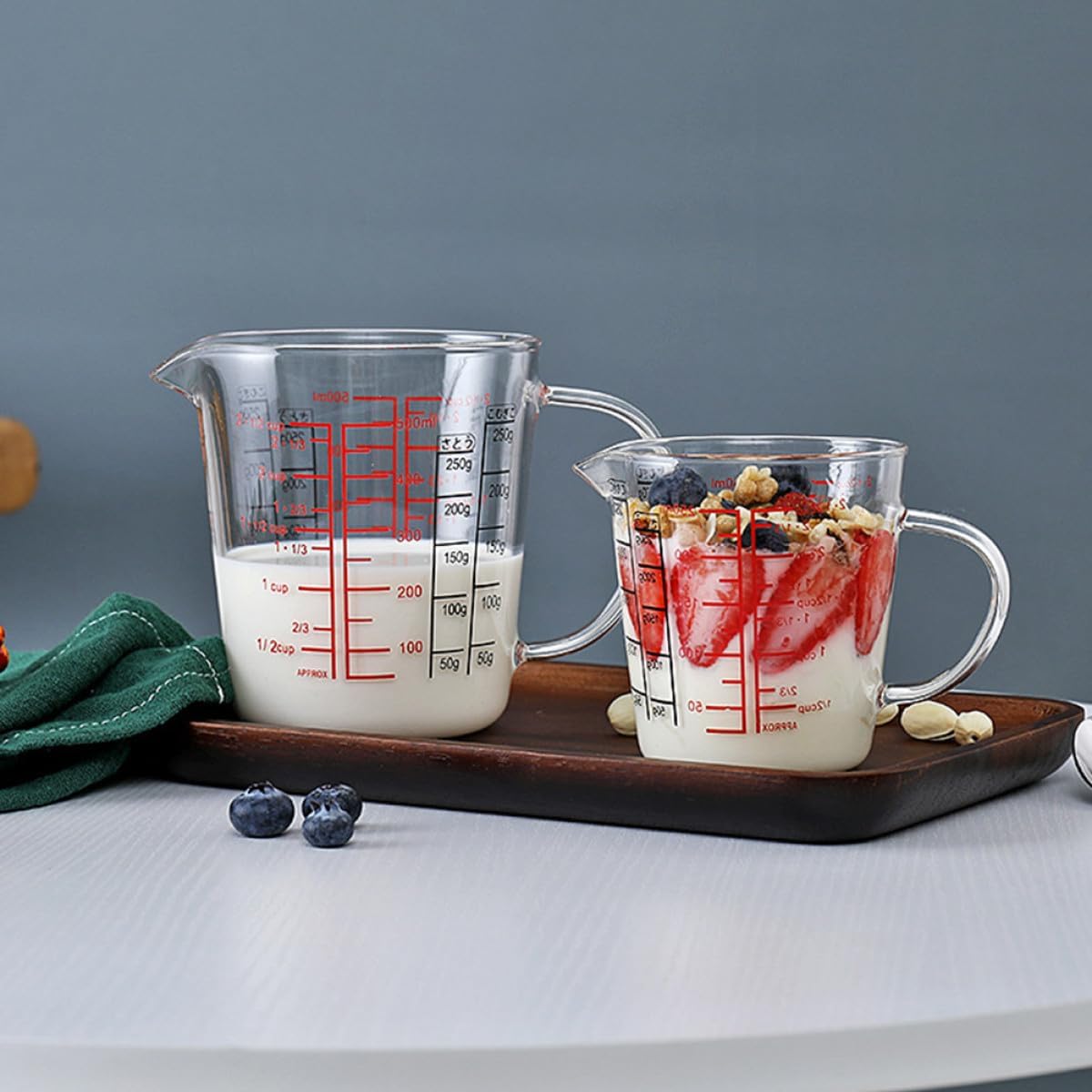 Glass Measuring Cup with Scale 500ml, Glass Measure Cup for Liquids, Portable Kitchen Measuring Tool for Milk and Drinks Random Color