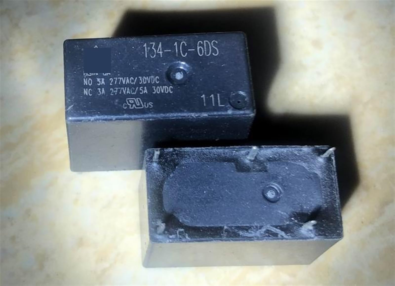 Relais 5 Broches 134-1C-6DS pour la reparation de la domotique et des volets roulants