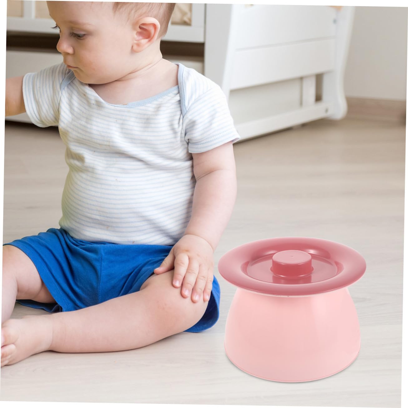 Portable Urinal Pot with Lid, Pink Plastic Bedside Urinal and Elderly, Portable Emergency Pee Bucket for Camping, Travel, and Potty Training