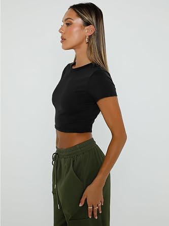 WYNNQUE Womens Crop Tops Cute Summer Crew Neck Short Sleeve T Shirts 2026 | Cute Summer Basic Tees, Slim Fit Trendy Style, Smooth Stretch Fabric, Body Hugging Silhouette, Casual Streetwear Outfits