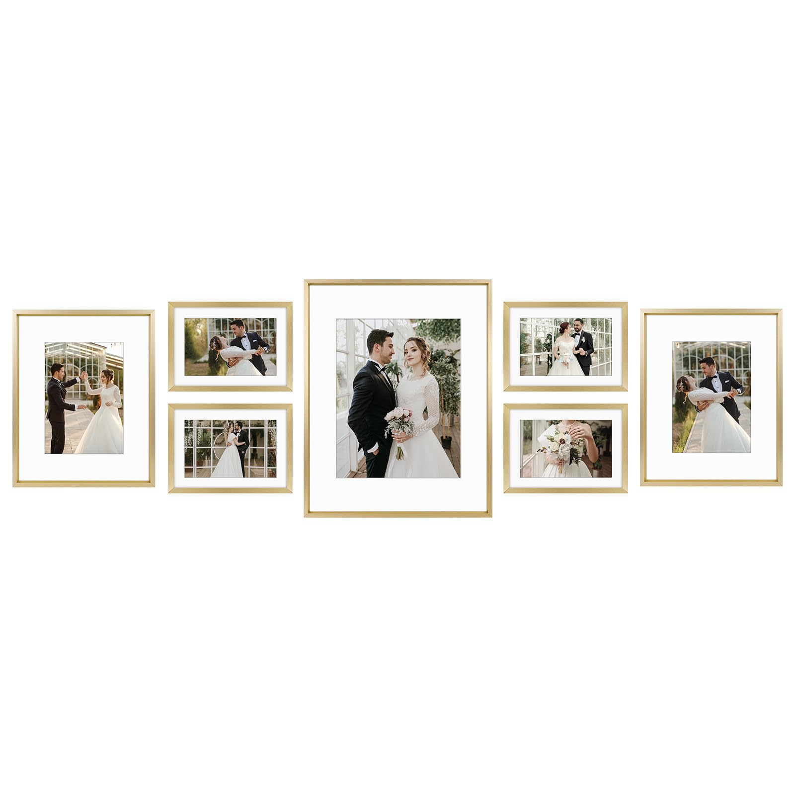 Cadres photo en aluminium pour créer un mur de galerie dorée salon
