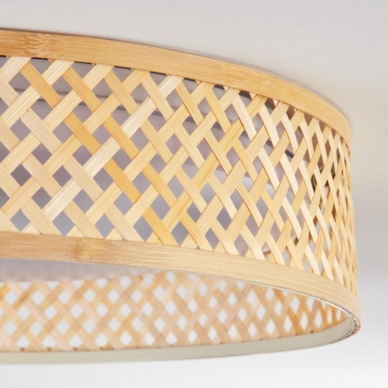 HOFSTEIN LED Deckenleuchte Barroco, dimmbare Deckenlampe aus Metall/Bambus/Kunststoff in Weiß/Natur, Boho-Leuchte mit Memory-Funktion, CCT einstellbar, Fernbedienung, 24 Watt, Wohnzimmer, Schlafzimmer