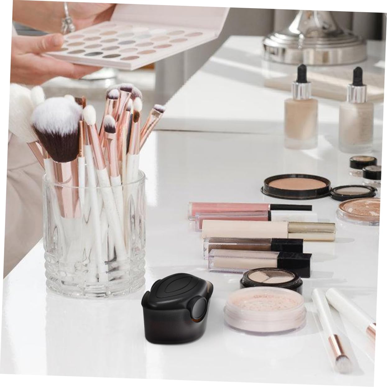 Mini Concealer Brush for Women 2pcs Foundation Brush with Cover image 4