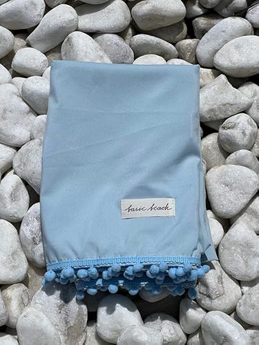 Canga de praia azul piscina com pompom