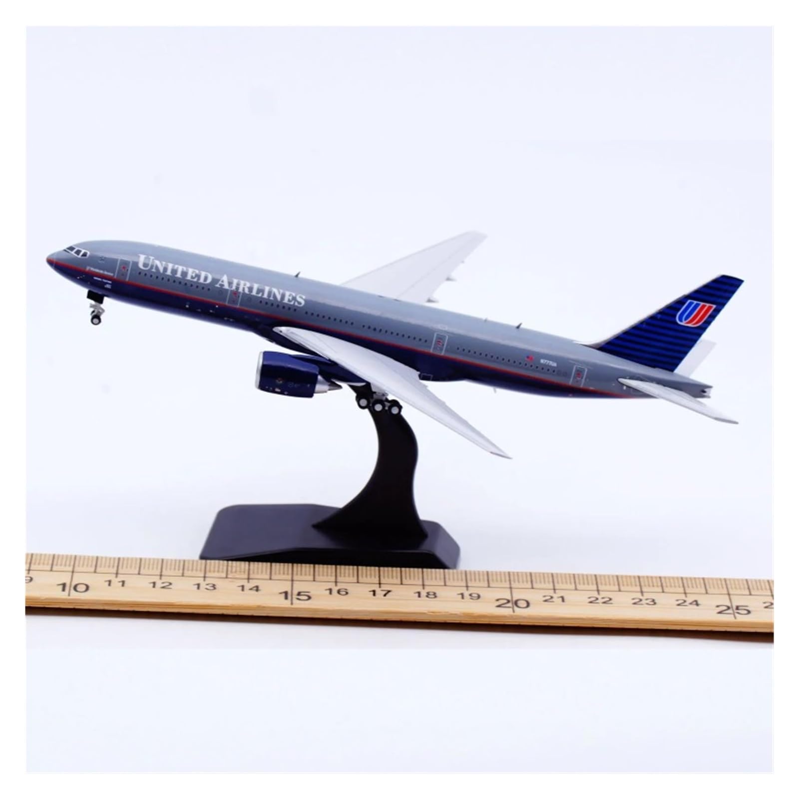 Skala samolotu 1:400 dla United Airlines Boeing B777-200 Model samolotu Diecast Alloy Model samolotu Model samolotu pasażerskiego Model nadaje się do wyświetlania