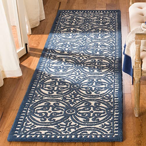 SAFAVIEH Cambridge Collection Runner Rug - 2'6