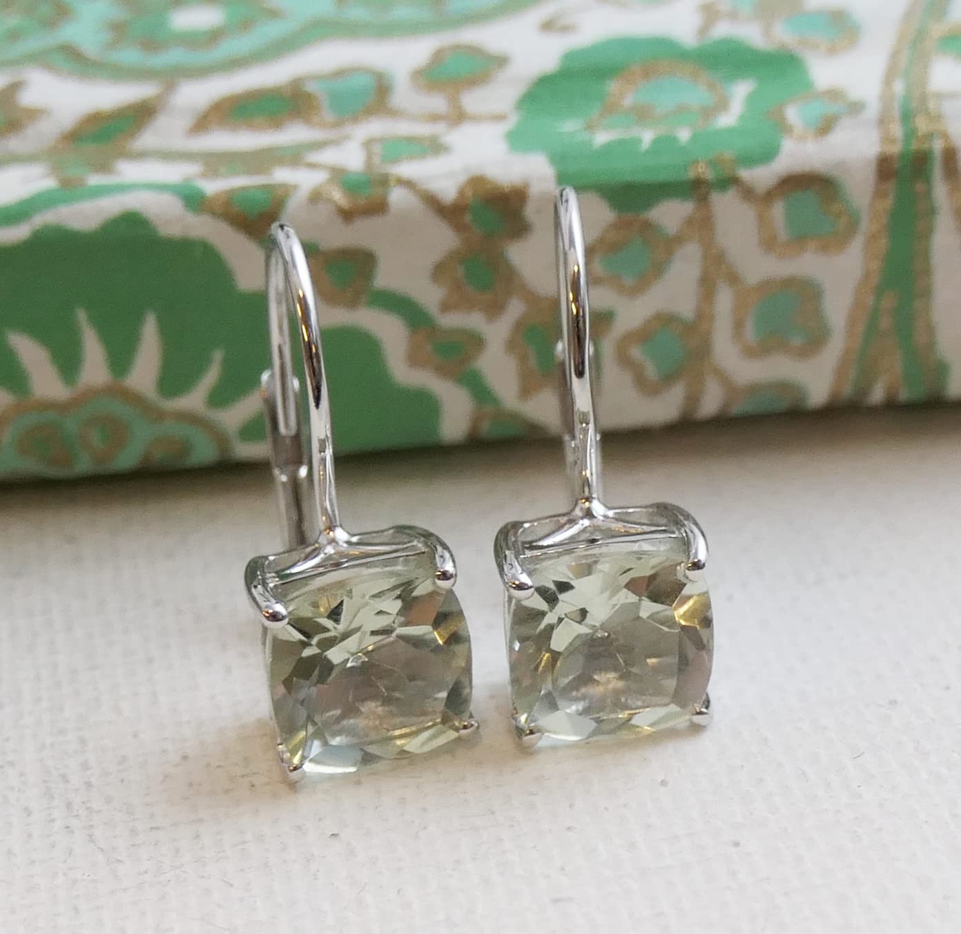 Orecchini pendenti in argento 925 con prasiolite ametista verde - Taglio cuscino sfaccettato - Gioiello elegante e raffinato