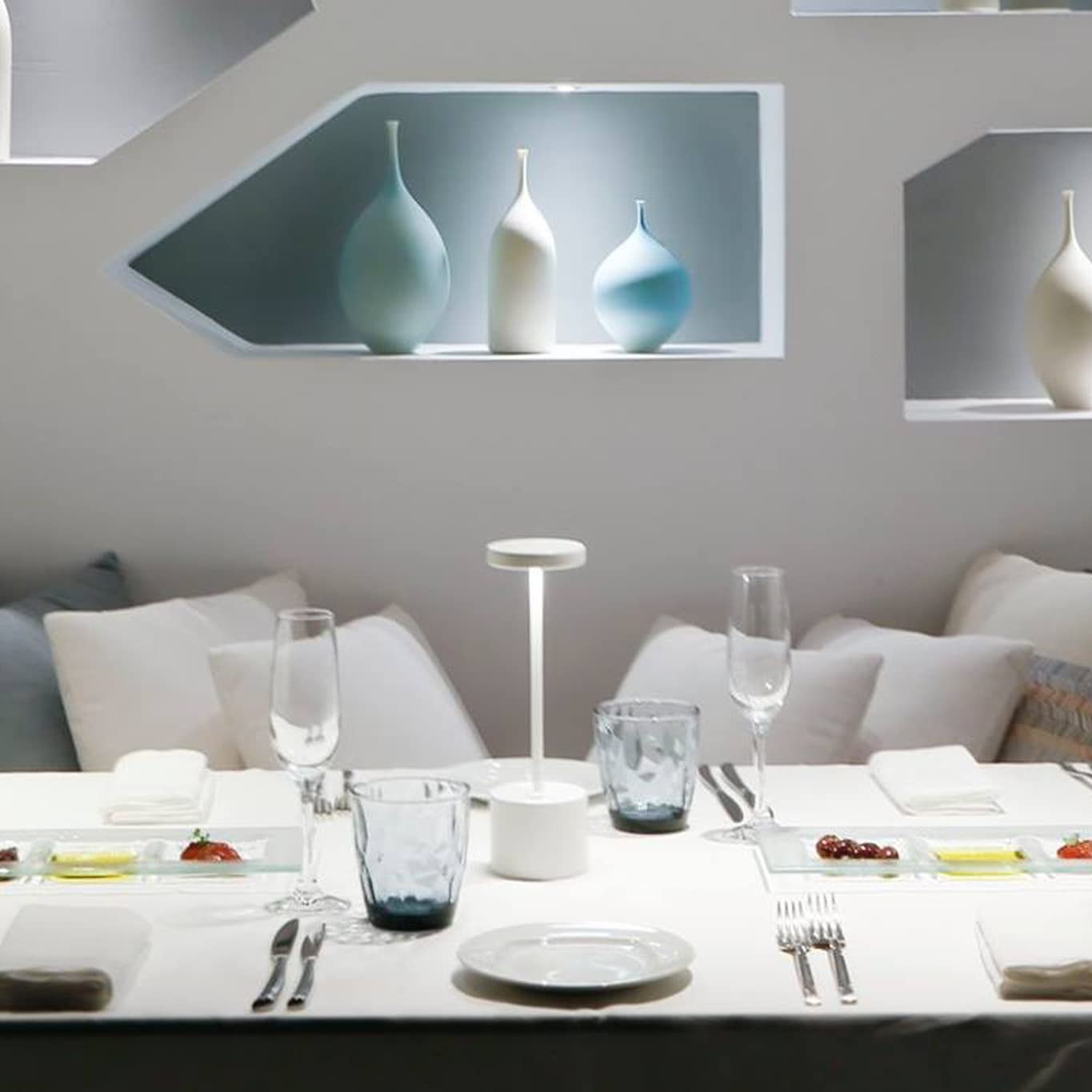 HYMZP Lampada da Tavolo Senza Fili，5000mAh Ricaricabile LED Lampada da Tavolo,Dimmerabile, Luce per Ristorante/Interno/Esterno-Bianco