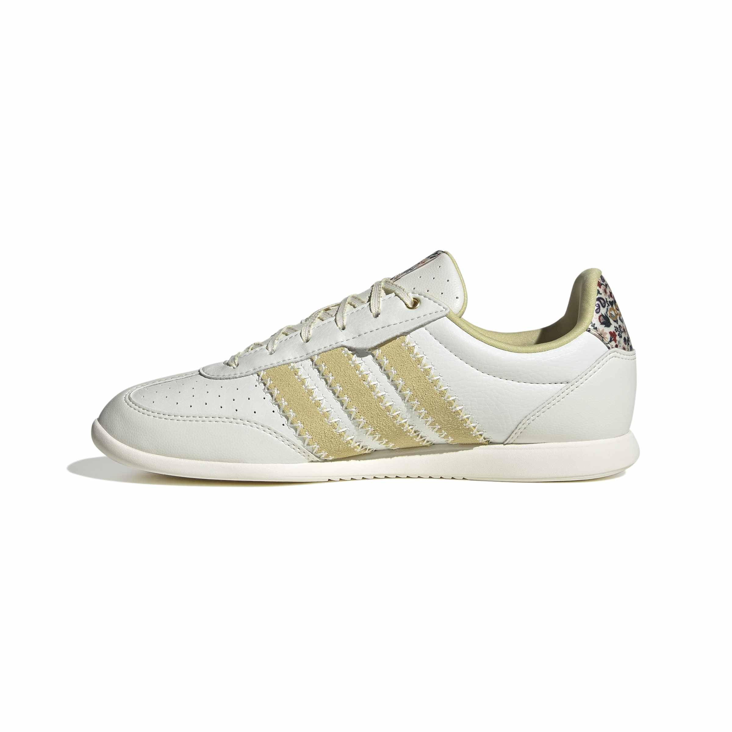 adidas Women's Barreda Low, White/Powder Yellow, 5