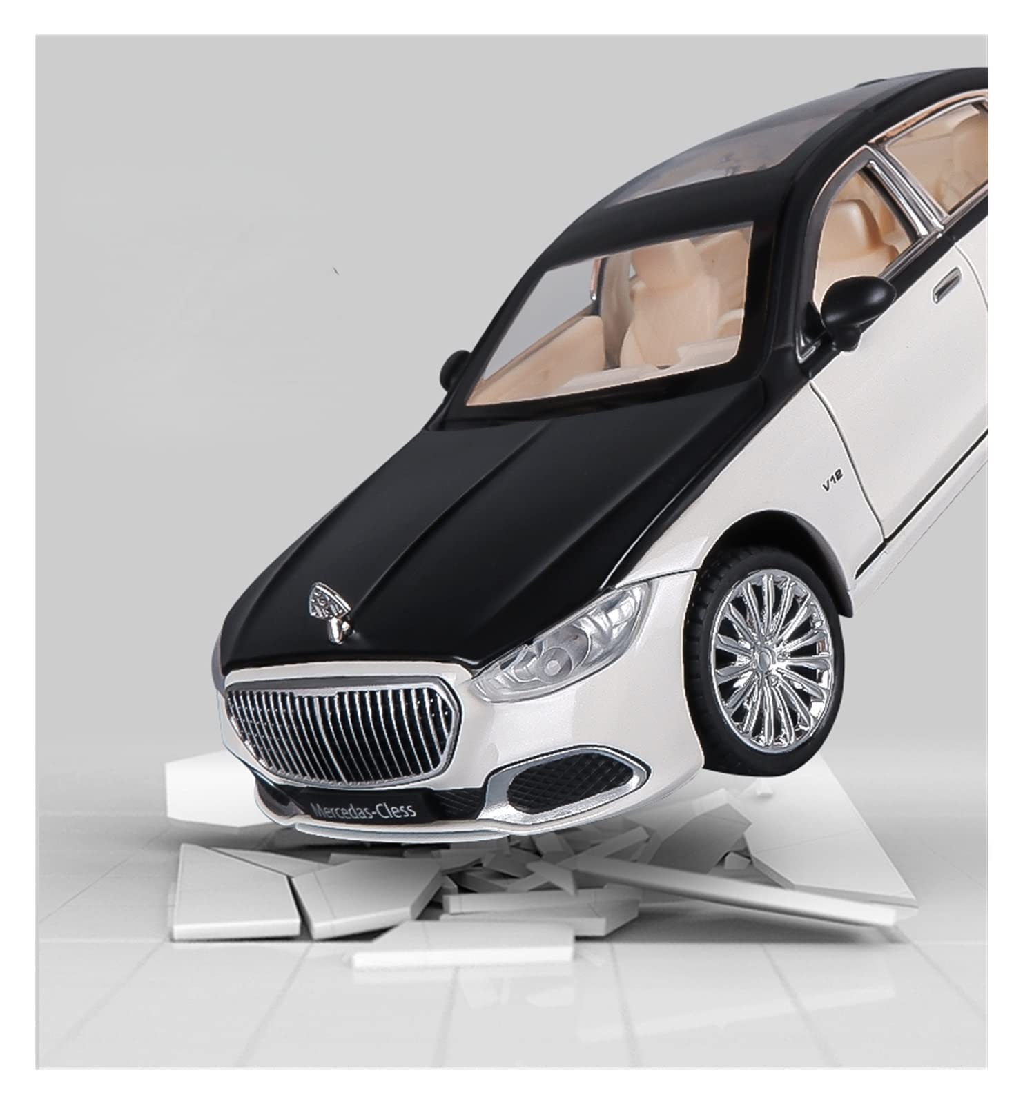 Maybach57Sミニカー Mercedes-Maybach 57S 1:64 Scale Model: A Glimpse into the Future