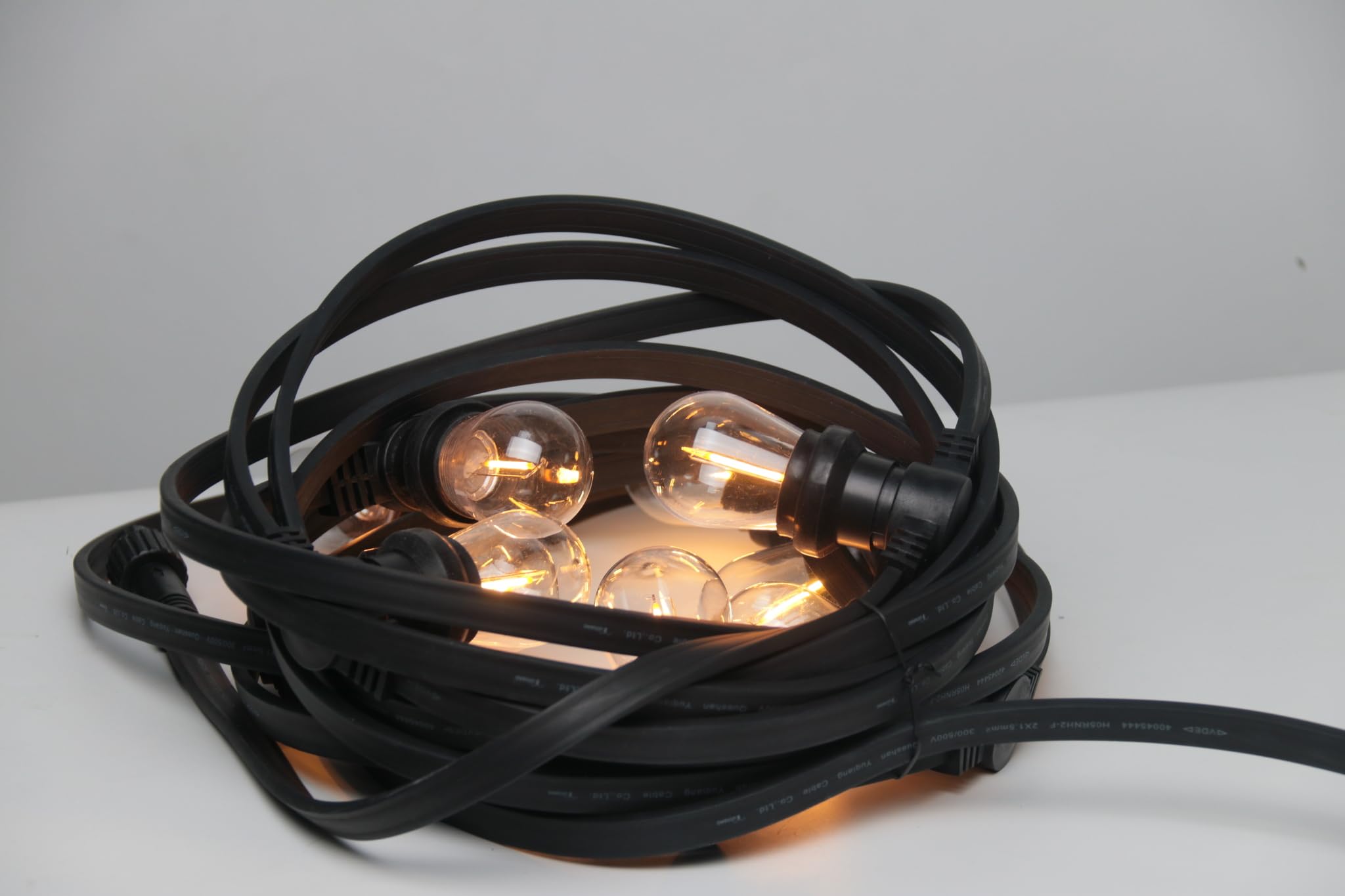 Guirnalda de Luces Exterior, 10-100m, IP65 Impermeable, E27 LED, Cable Plano de Goma Negro, 230V, Luz Cálida 2200K, Conectable, para Jardín y Terraza (10 metros con 20 bombillas)
