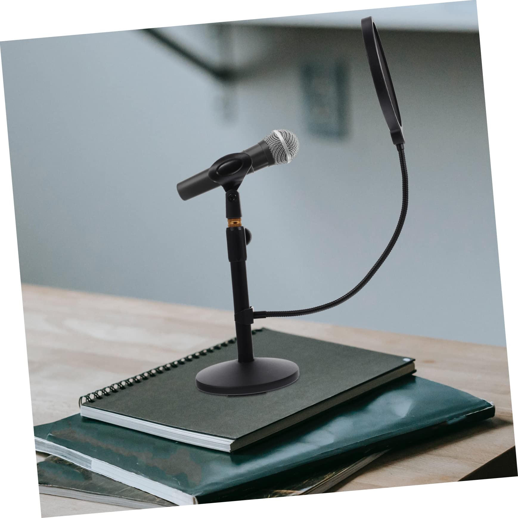 Supporto Microfono da Tavolo Regolabile con Base Tonda Nera | Metallo e Plastica, per Broadcasting e Live Broadcasting, con Filtro Anti Vento e Anti Saliva