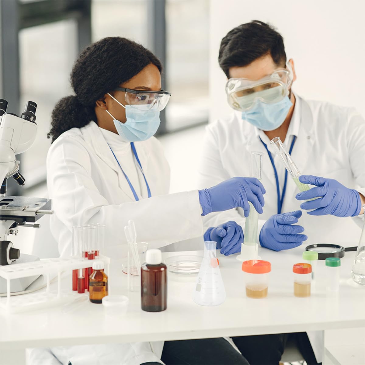 GLEAVI Juego de 4 Matraces Erlenmeyer de Vidrio de Borosilicato Forma Cónica y Fondo Plano, Espesados para Experimentos Escolares y Uso en Laboratorio Químico