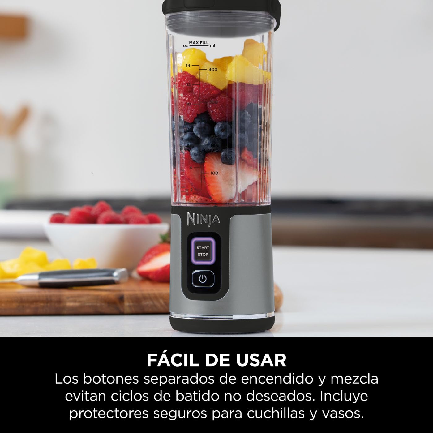 Ninja Blast Batidora portátil, Vaso de 530 ml con tapa antigoteo y boquilla para sorber, Minibatidora sin cable, recargable, smoothies, batidos de proteínas, pica hielo y frutas congeladas, BC151EUBK