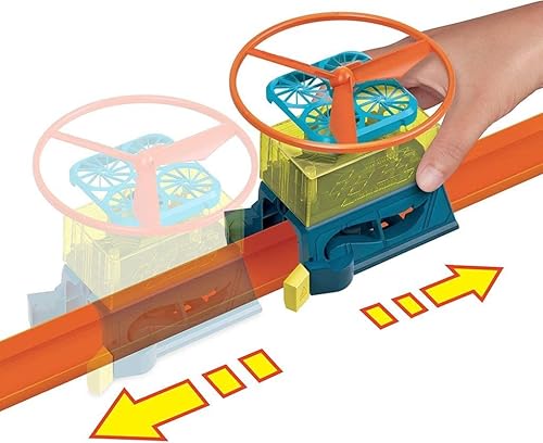 Miniatura 9 de Hot Wheels Track Builder - Paquete de levantamiento de drones y plataforma a presión en la pista autos que viajan a través del lanzamiento del dron