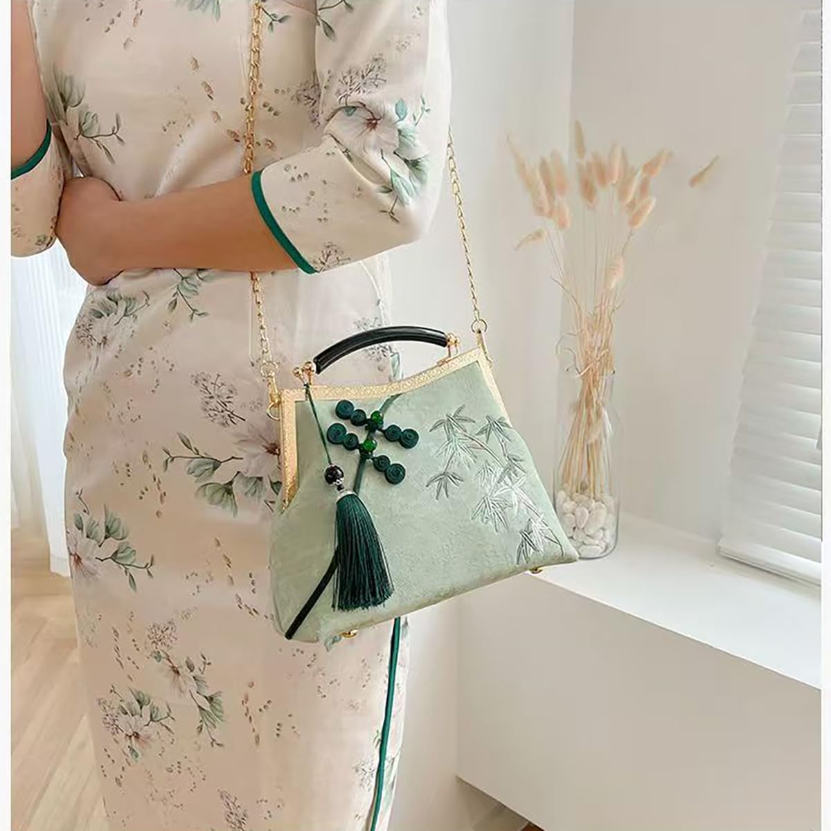 Women's Chinese cheongsam printed handbag, embroidered chain retro diagonal cross bag, dinner and wedding gifts