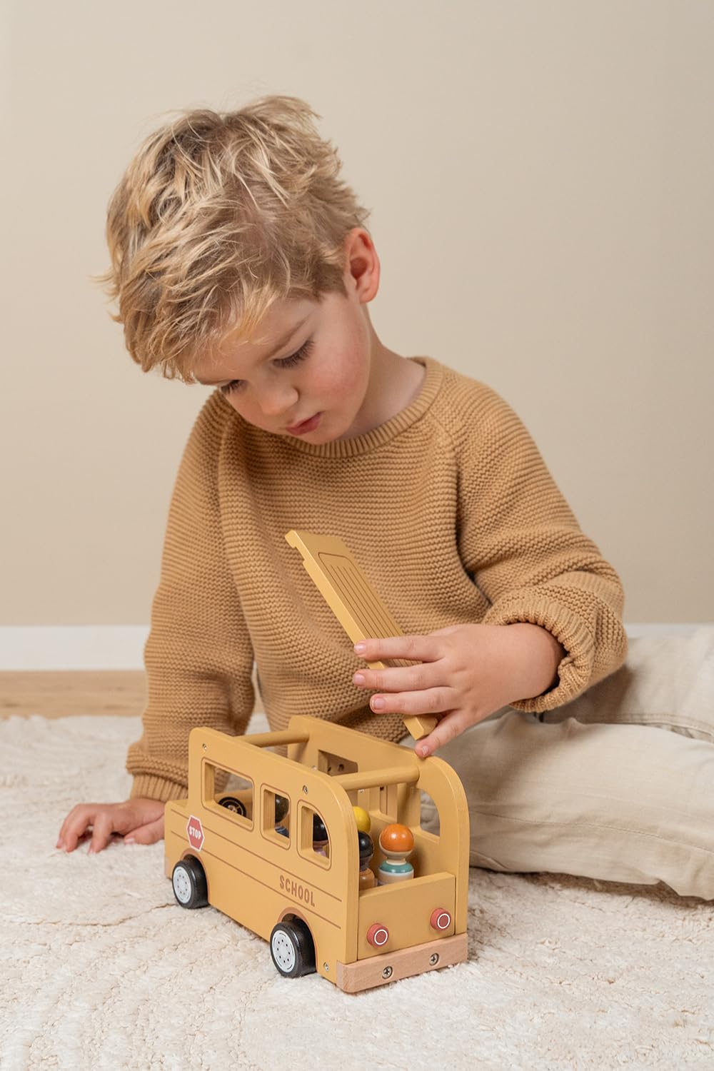 Little Dutch Schulbus Bus Auto inkl. Spielfiguren Holz Kinder - gelb