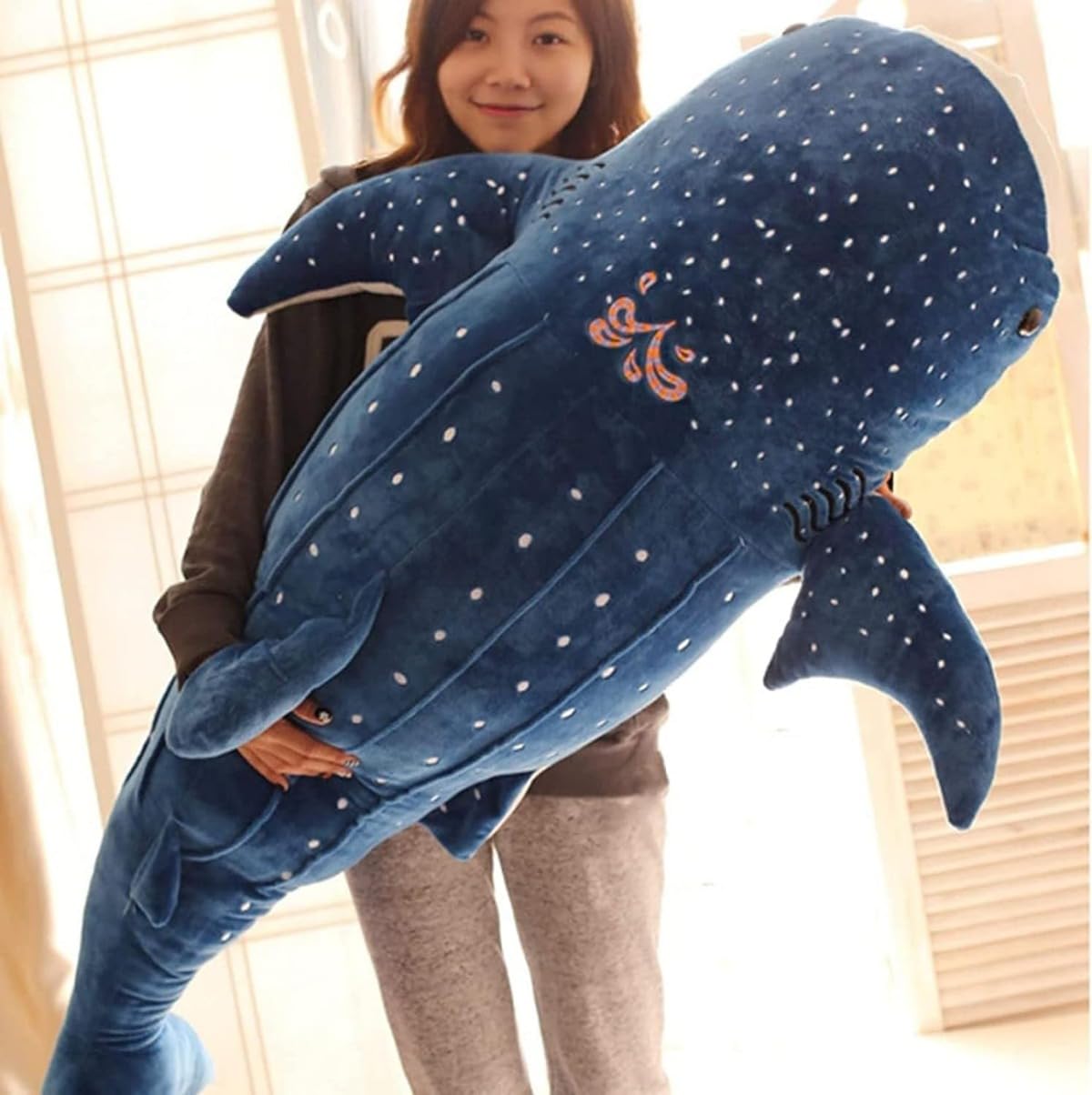 巨大　ジンベイザメ  ぬいぐるみ Amazon.co.jp: 巨大ぬいぐるみ ジンベイザメ ぬいぐるみ