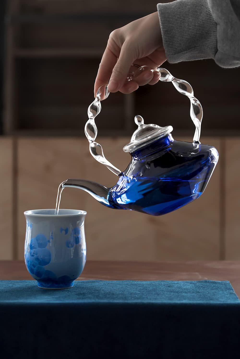 700ml 急須 おしゃれ 耐熱ガラス ティーポット クラインブルー 茶こし付き 創造性あるデザイン 素敵な茶具 紅茶 フルーツティー リーフティー 花茶 工芸茶 ハーフティー ポット 直火可 電子レンジ 食洗機対応 ティーポット Www Qbusinessmagazine Com