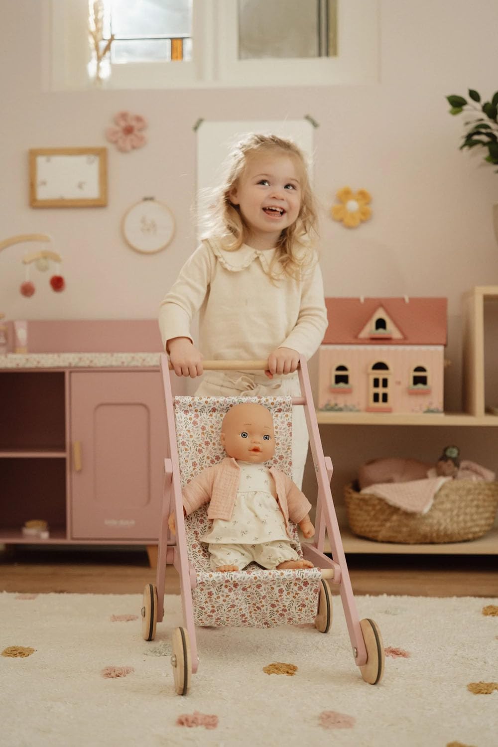 Little Dutch Holz Puppenbuggy Puppenwagen mit Ablagefach für Puppen von 33-46 cm Soft Flowers rosa