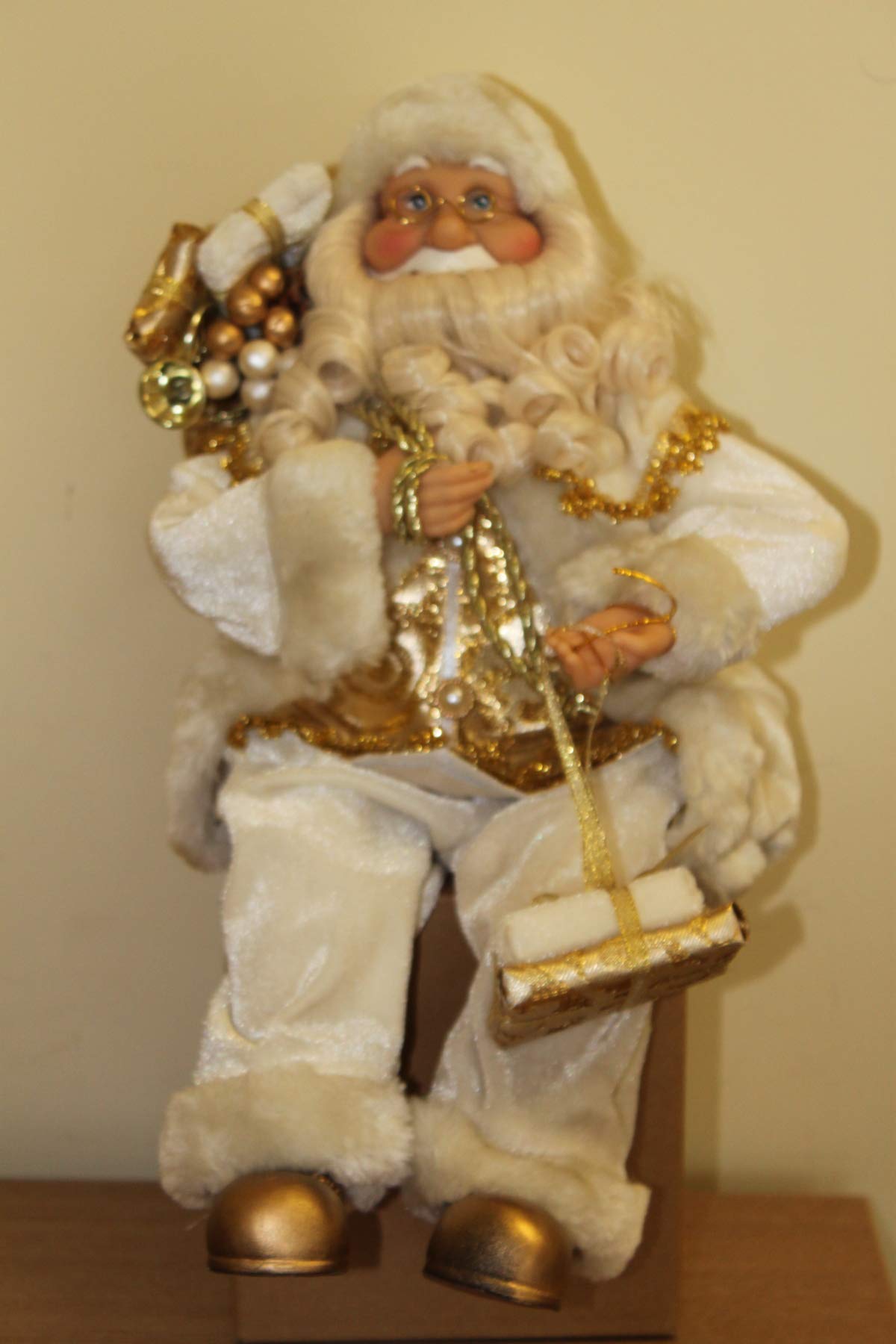 Garden Market Place Figurine Père Noël assis avec cadeaux Blanc 45 cm