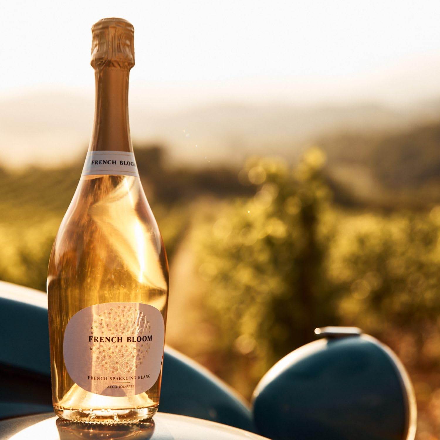 French Bloom Le Blanc, Effervescent Sans Alcool 75cl - Certifié biologique, vegan, faible en calories, adapté aux femmes enceintes, sans sulfites, sans conservateurs ni sucres ajoutés.
