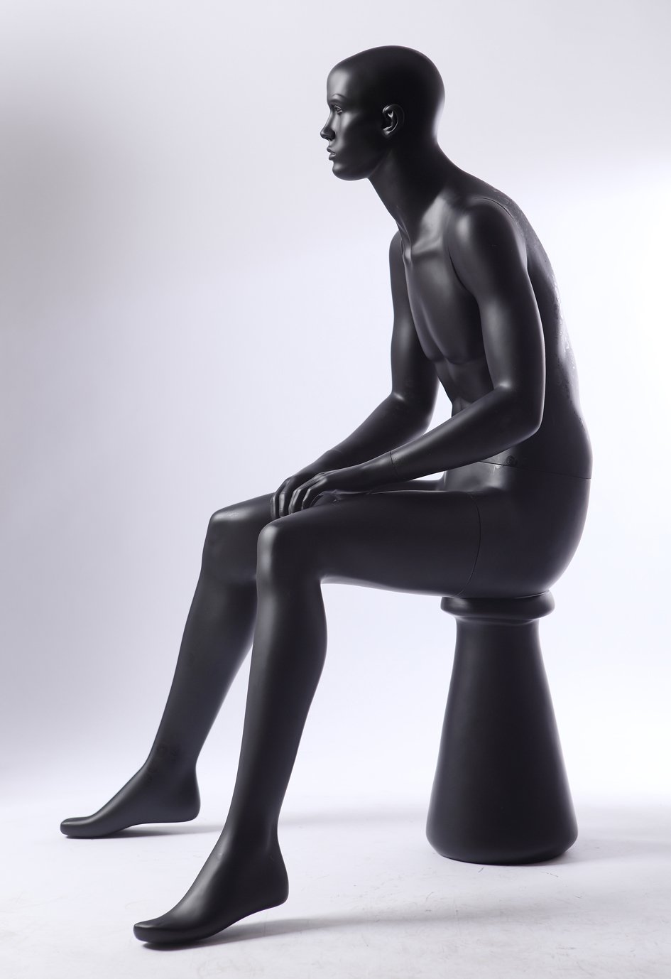 NEU QT10-8 schwarz abstrakte sitzende Schaufensterpuppe Mannequin Figur männlich matt