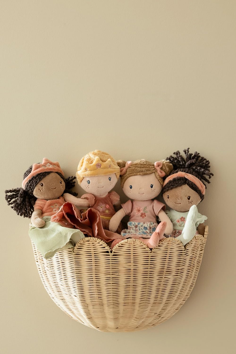 Little Dutch Muñeca de Tela Suave – Muñeca Diferentes Diseños – para niñas a Partir de 12 Meses – para Abrazar y Acompañar (Princesa Julia)
