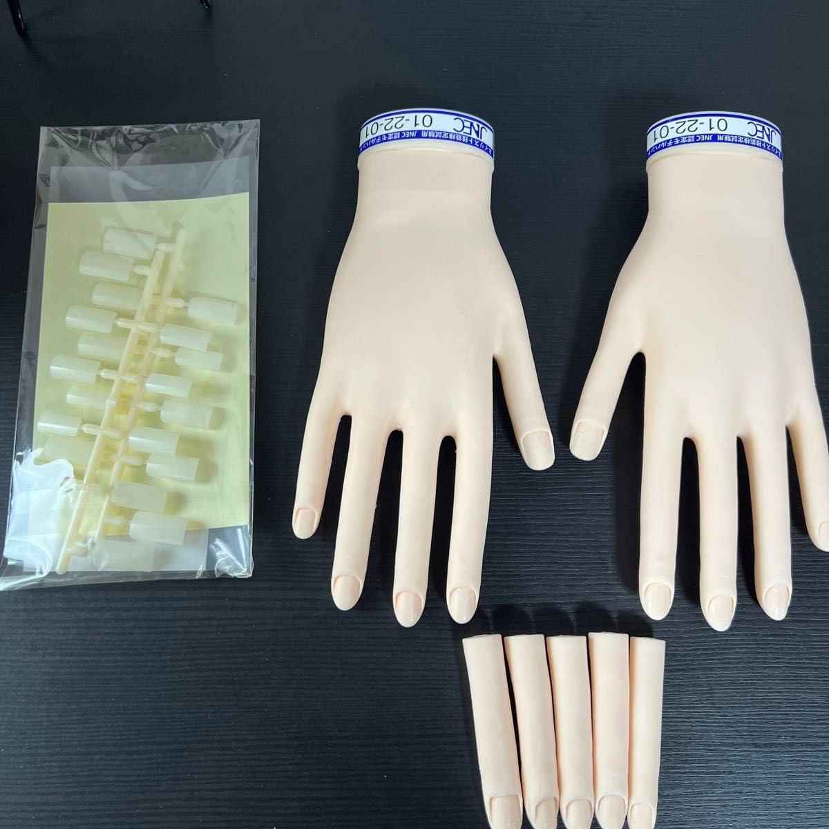 Amazon.co.jp: ネイリスト技能検定試験用J 認定モデルハンド : おもちゃ