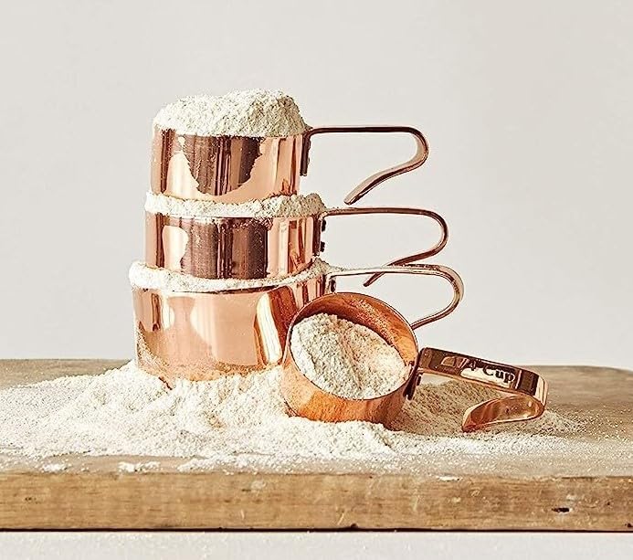 Miniatura 8 de Ebros Gift Juego de 4 tazas medidoras apilables de acero inoxidable chapado en cobre con asas ergonómicas para hornear y cocinar, accesorios