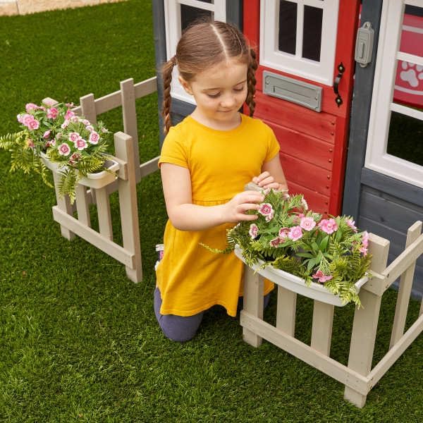 Miniatura 6 de KidKraft Riverscape - Casa de juegos de madera con timbre de trabajo, valla, cocina y puerta para mascotas