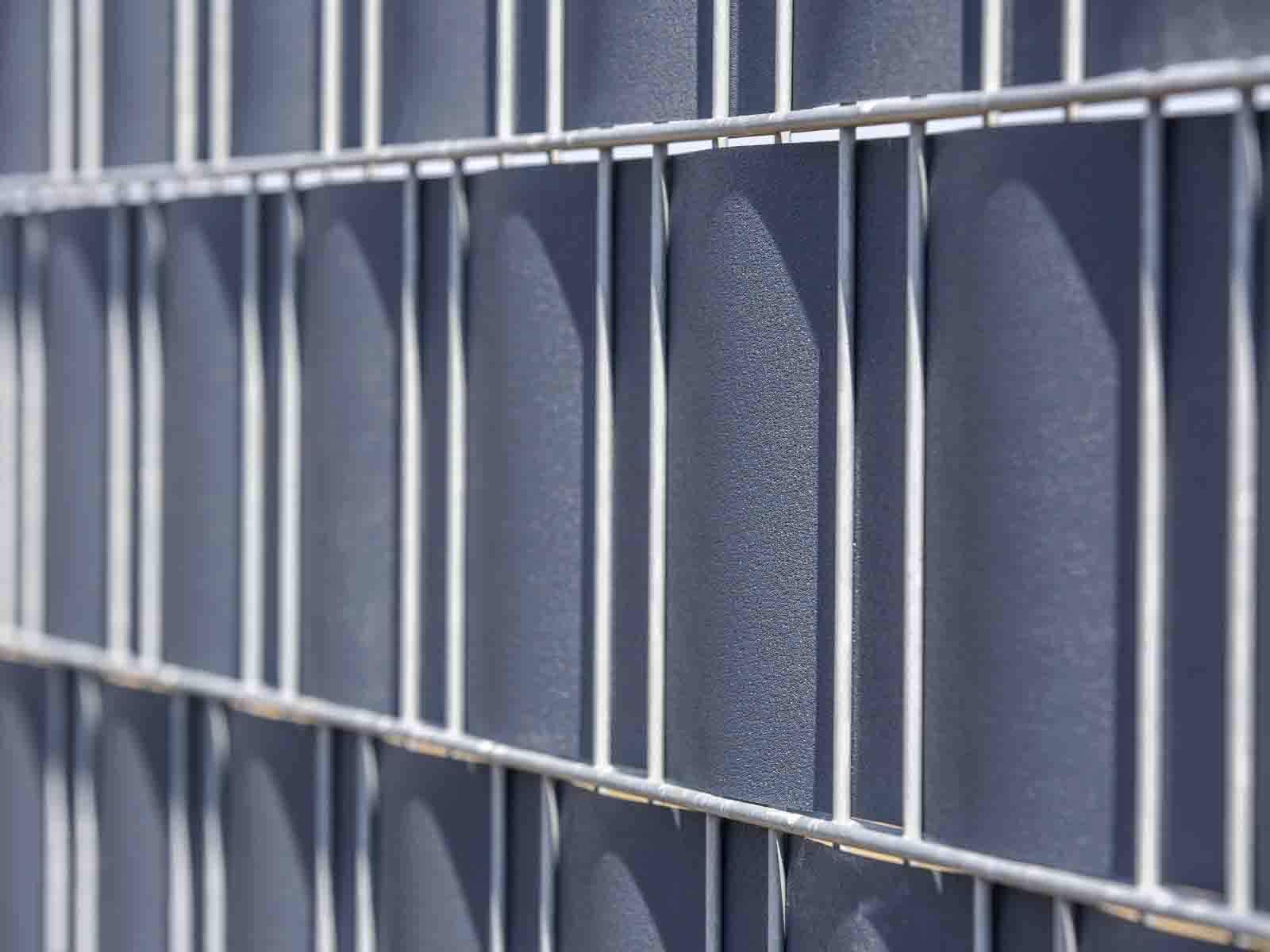 Zaundirekt Sichtschutzstreifen für Doppelstabmatten 50m x 19cm - 1,1 Stärke - Sichtschutz Zaun - Zaunfolie in Anthrazit - Vista 2.0 Sichtschutzrolle