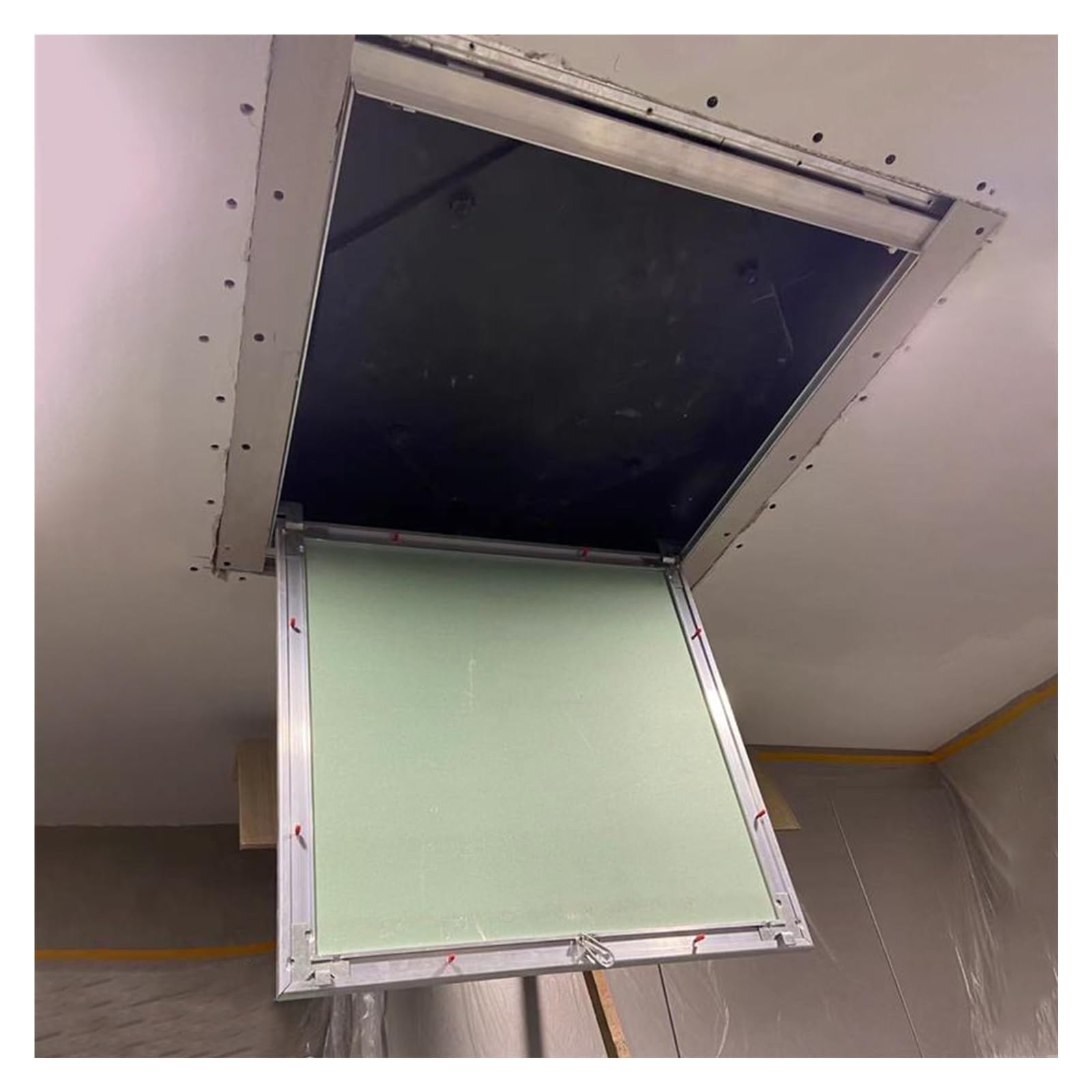 Sufit z płyt gipsowo-kartonowych, aluminiowa rama(24x38inch/610x970mm)