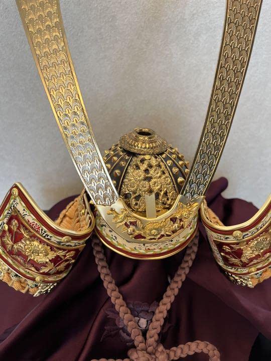 Amazon | 大幅！4月8日まで！五月人形 兜 甲冑 峰月 | 兜飾り | おもちゃ