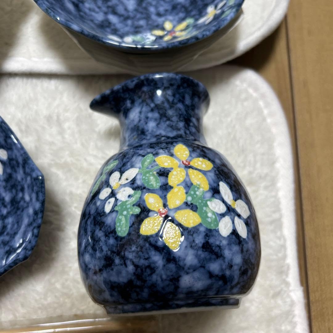 Amazon.co.jp: 美濃焼 水峰窯 青地花柄陶器食器セット 8点 : ホーム