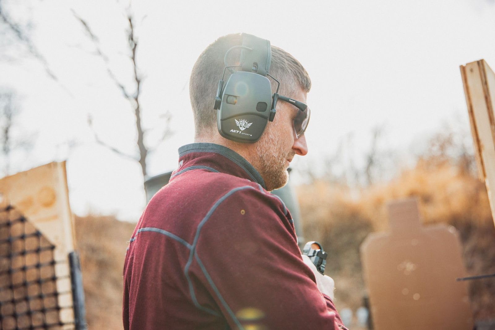 Cadre - Orejera de seguridad delgada de amplificación de sonido electrónica de perfil bajo, para campo de tiro, pistola, rifle, corte, construcción, talleres de trabajo, NRR 22dB